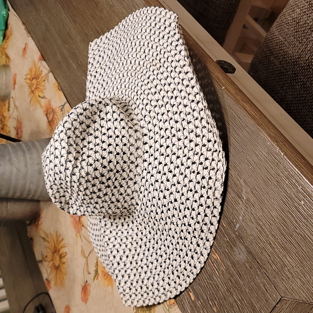 White and black floppy hat